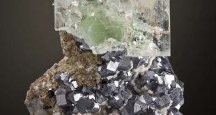 سنگ معدن سرب اکسیدی قم